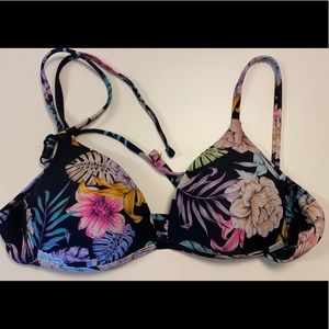 Bathing suit top. Like new :)